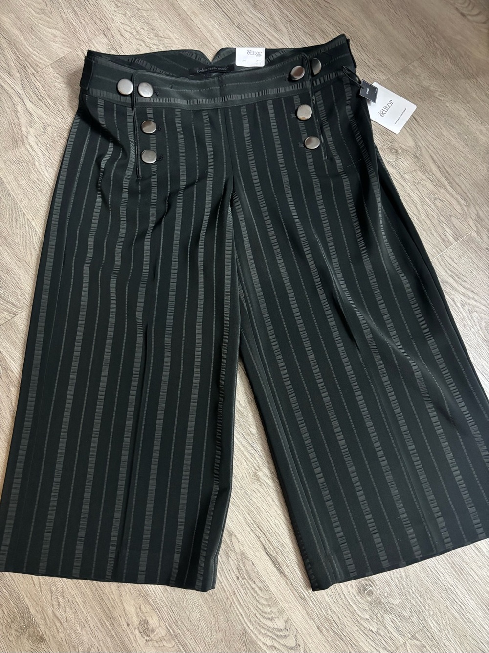 Express Black Striped Low Rise Crop Wide-Leg Capris with Button Detail